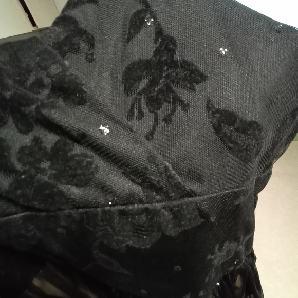 Dress - Picture 4 of 4